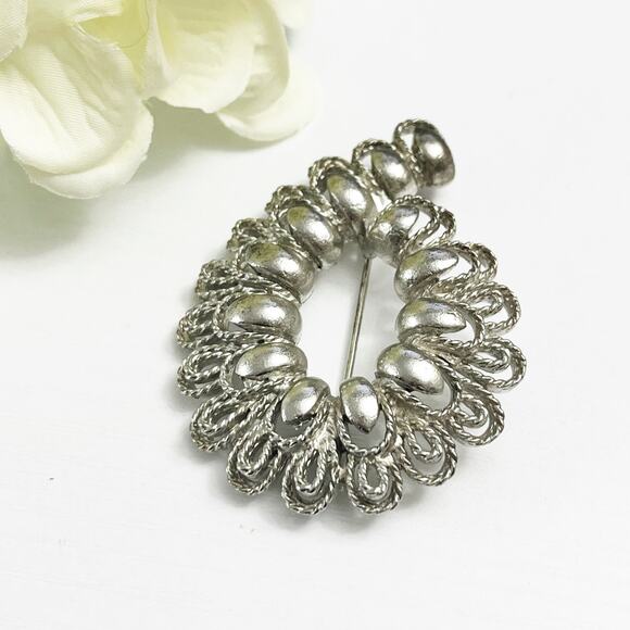 Lisner Vintage Silver Tone Openwork Teardrop Brooch - Picture 1 of 7